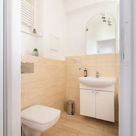 Rent Like Senatorska 40 Warszawa