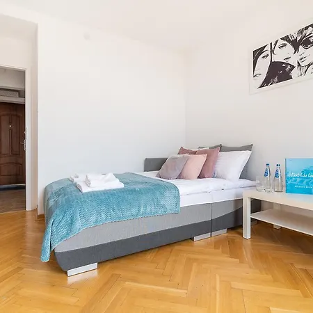 Rent Like Senatorska 40 Warszawa
